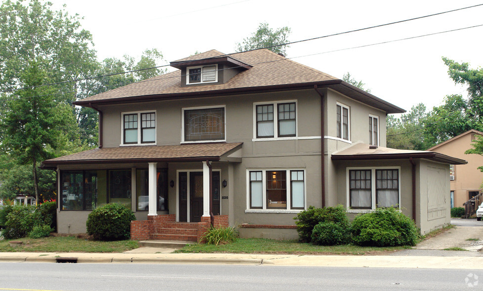 520 Hendersonville Rd, Asheville, NC à louer - Photo principale - Image 1 de 1