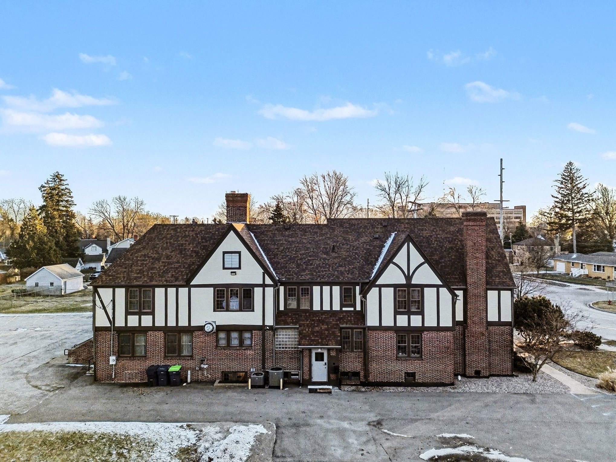 302 N Trumbull St, Bay City, MI for sale Primary Photo- Image 1 of 31