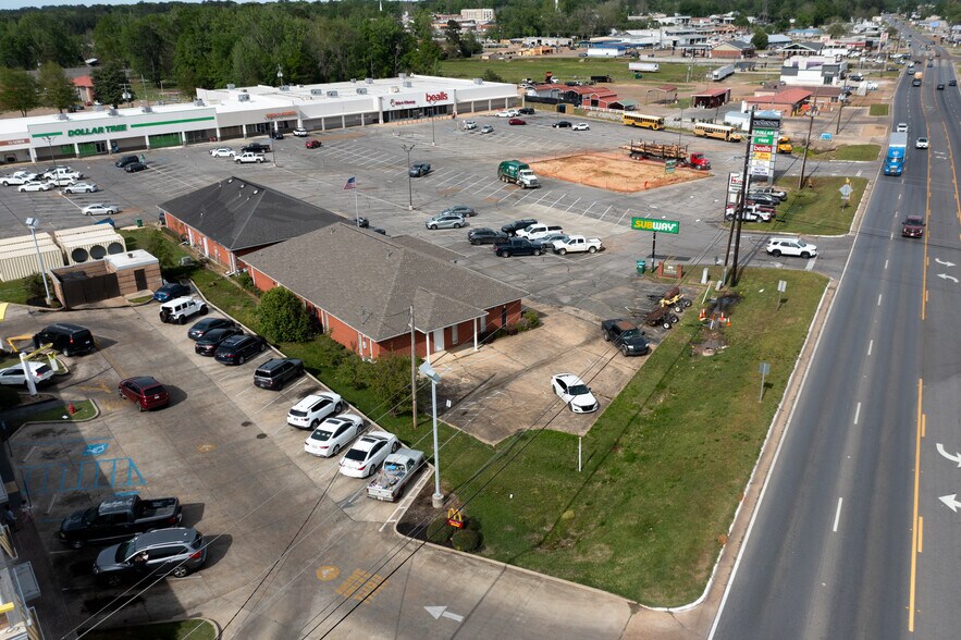 506 Highway 16 W, Carthage, MS à vendre - Photo du bâtiment - Image 2 de 4