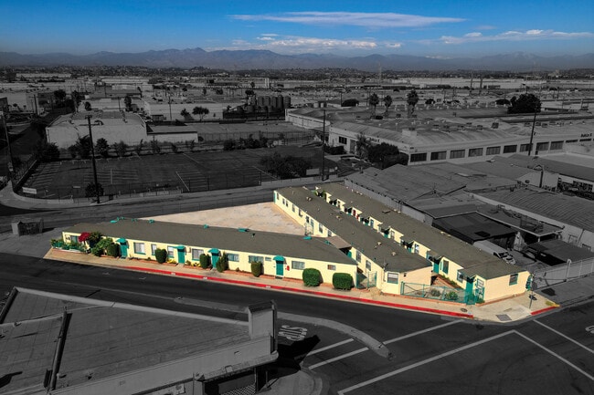 More details for 4001 E 52nd St, Maywood, CA - Multifamily for Sale