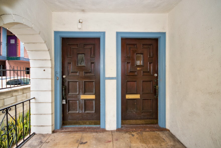 6669 De Longpre Ave, Los Angeles, CA for sale - Building Photo - Image 2 of 55