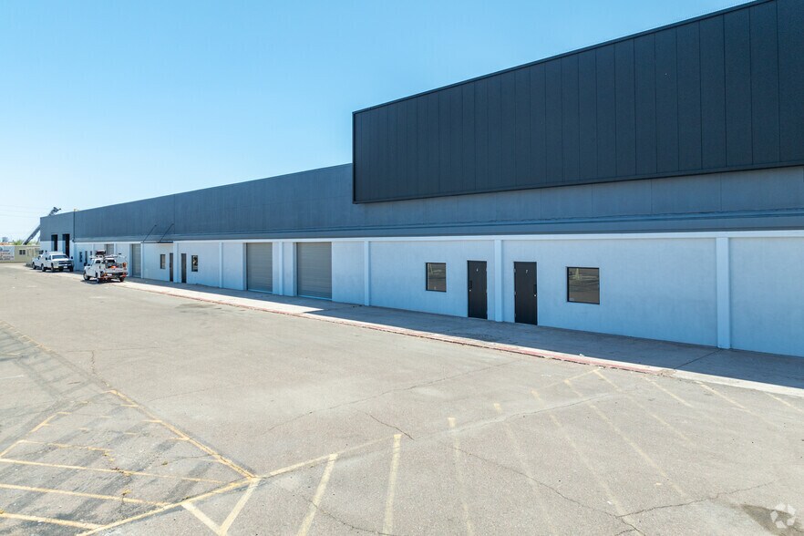 4225 W Indian School Rd, Phoenix, AZ à louer - Photo du bâtiment - Image 3 de 11