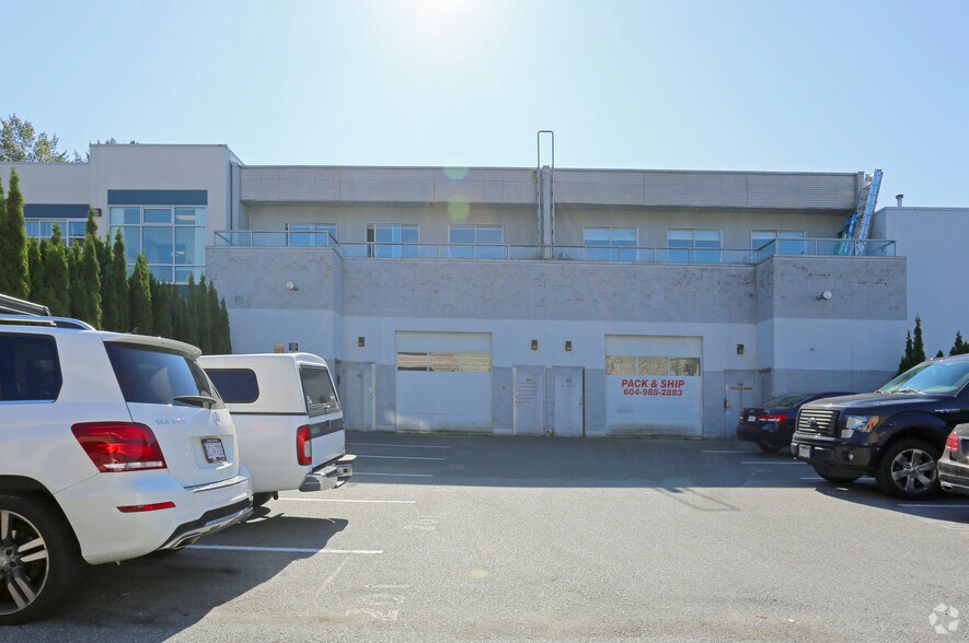 1050 W 14th St, North Vancouver, BC à vendre - Photo principale - Image 1 de 1