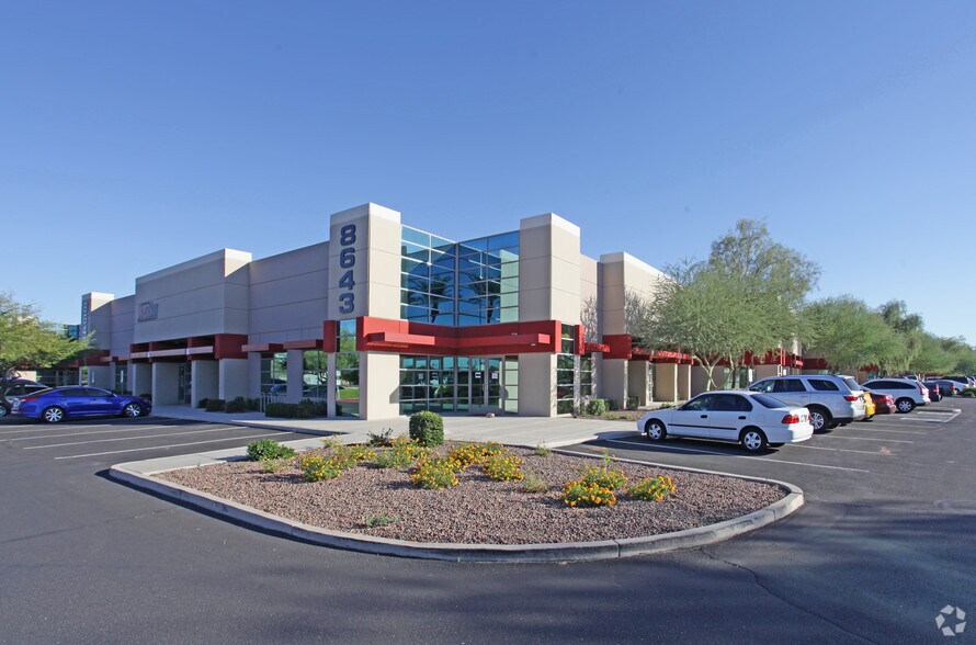 8615 W Kelton Ln, Peoria, AZ à louer - Photo du bâtiment - Image 3 de 5