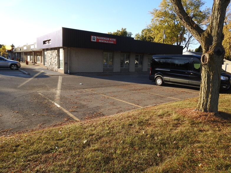 3520-3560 Pontiac Lake Rd, Waterford, MI for lease - Building Photo - Image 3 of 16