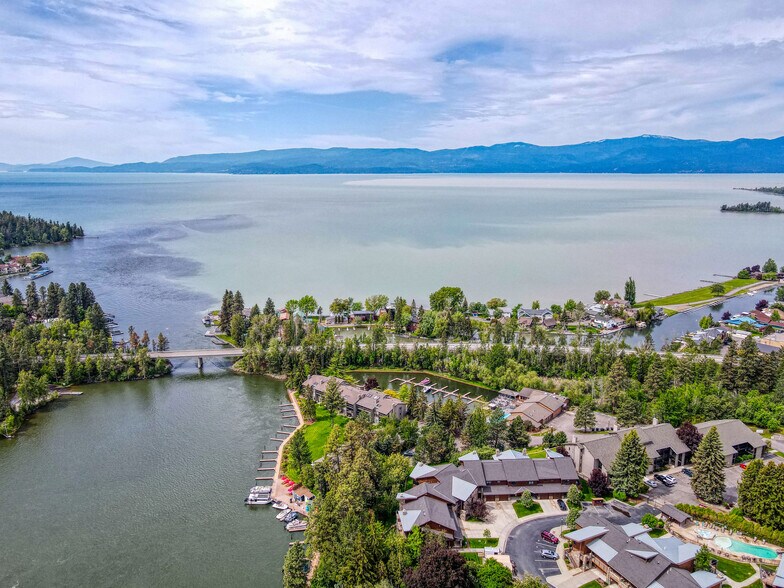 180 Vista Ln, Bigfork, MT à vendre - Photo du bâtiment - Image 2 de 15