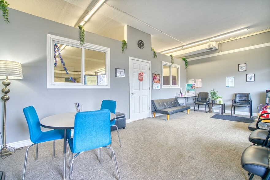 1100-1152 Francis St, Longmont, CO for lease - Building Photo - Image 3 of 6