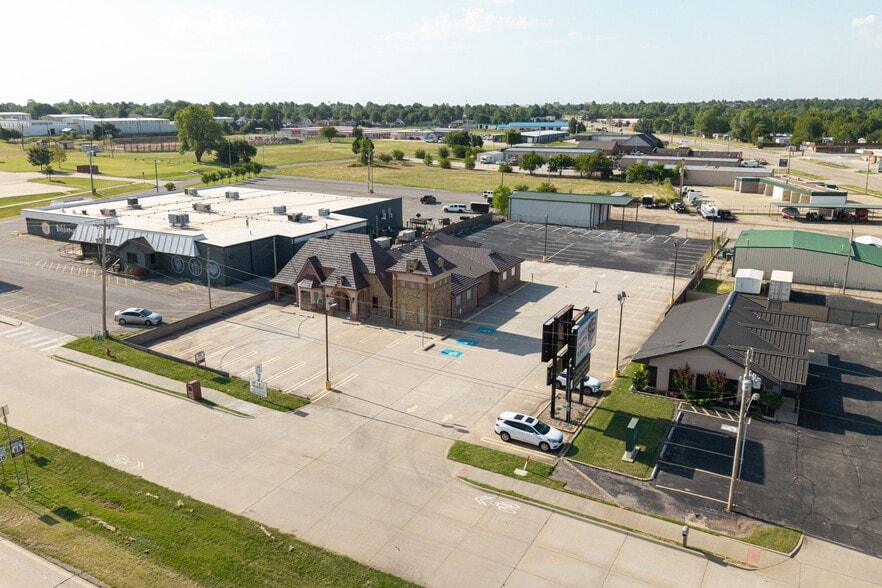 450 E Main St, Yukon, OK for sale - Building Photo - Image 1 of 124