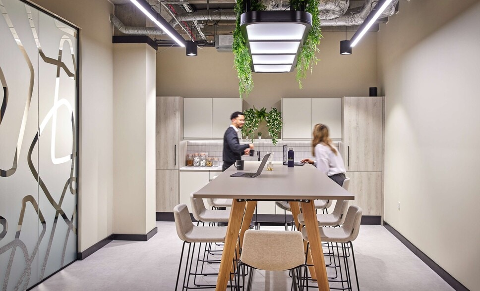 Manor House Dr, Coventry for lease - Interior Photo - Image 1 of 37