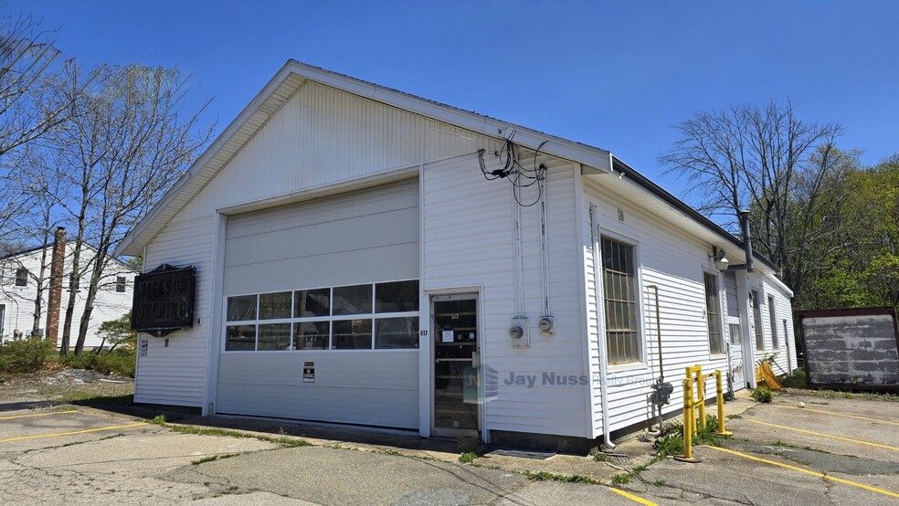 617 N Elm St, West Bridgewater, MA à vendre - Photo du bâtiment - Image 1 de 5