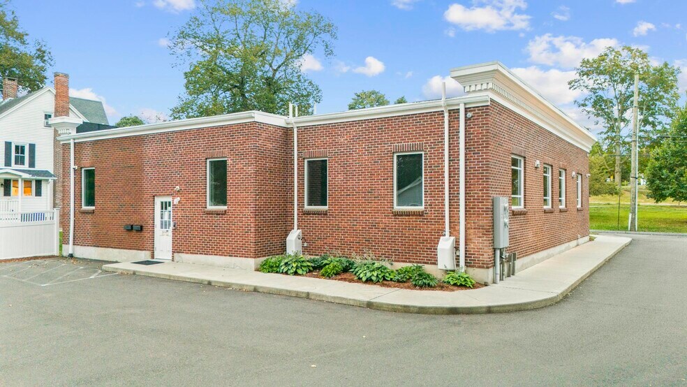 698 Main St, Branford, CT à vendre - Photo du bâtiment - Image 2 de 39