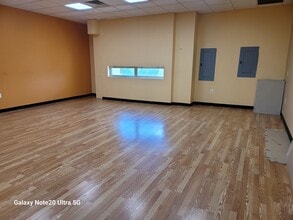 7 Broad Ave, Palisades Park, NJ for lease Building Photo- Image 2 of 4