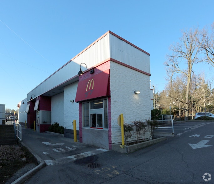 1149 Esquimalt Rd, Esquimalt, BC for lease - Building Photo - Image 3 of 4