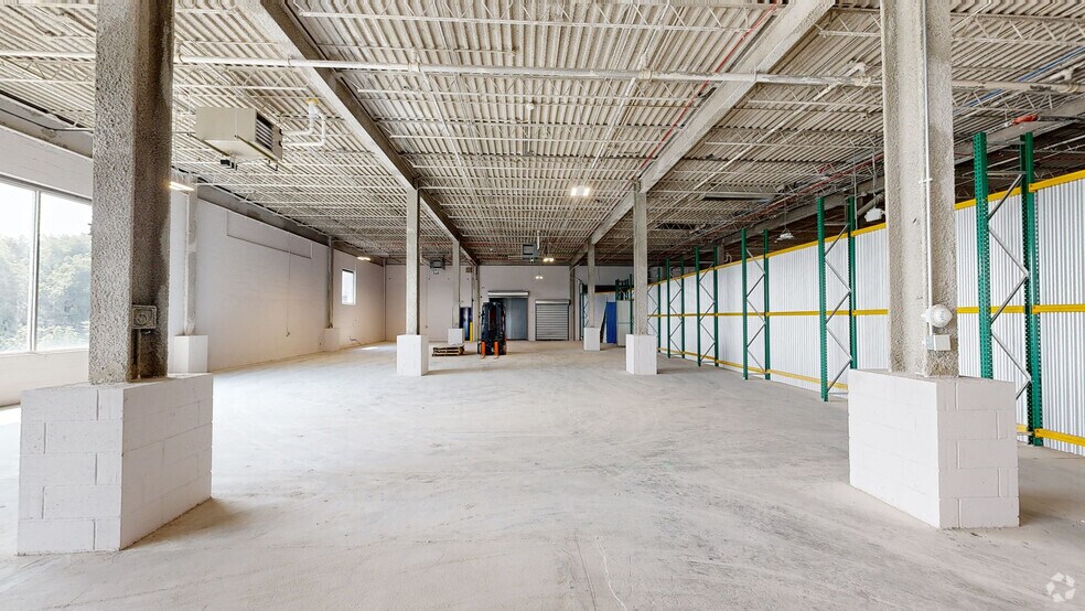 250 E Sandford Blvd, Mount Vernon, NY à louer - Numérisation 3D de Matterport - Image 3 de 27