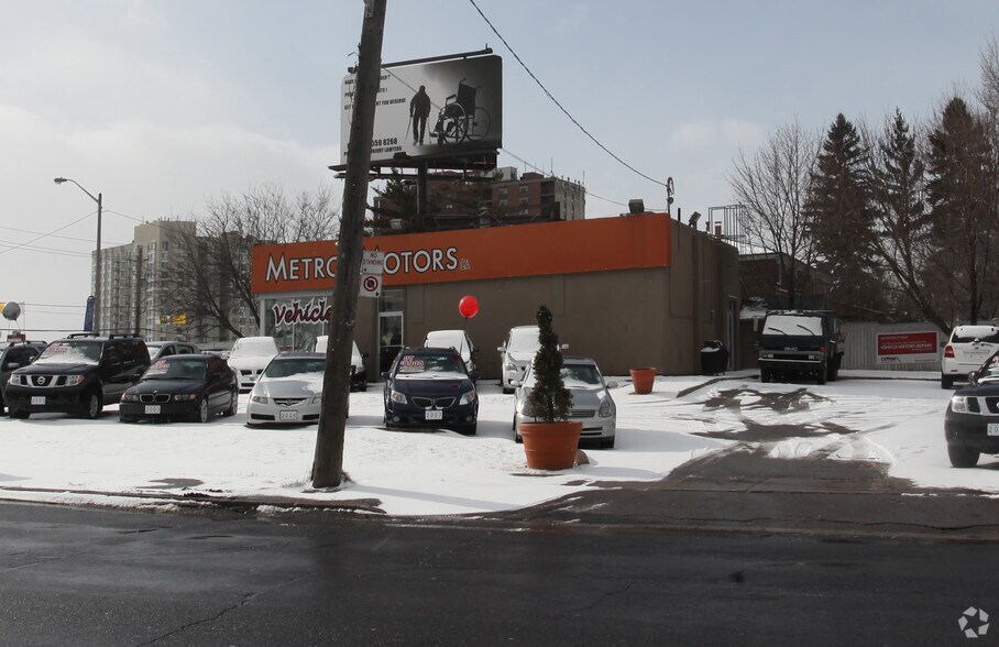 2310 Sheppard Ave W, Toronto, ON à vendre - Photo du bâtiment - Image 2 de 5