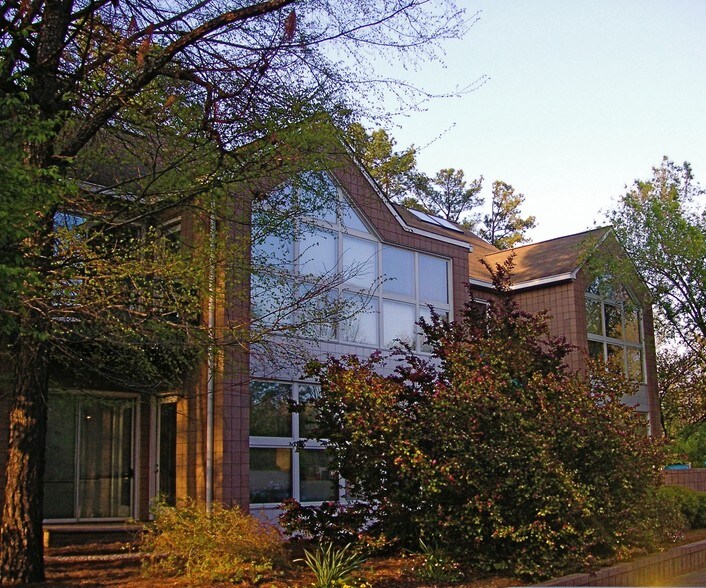 976 Martin Luther King Jr Blvd, Chapel Hill, NC à louer - Photo du bâtiment - Image 3 de 15