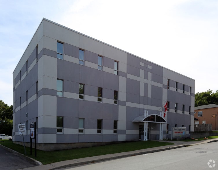 15 Mountain Ave S, Hamilton, ON à louer - Photo du bâtiment - Image 2 de 3
