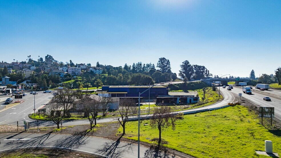 711 Admiral Callaghan Ln, Vallejo, CA à vendre - Photo du bâtiment - Image 2 de 26