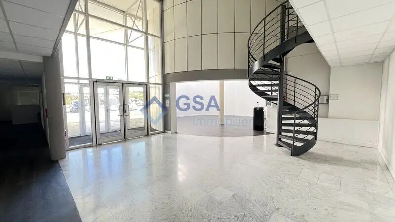 Bureau dans Évry-Courcouronnes à louer - Hall d’entrée - Image 2 de 8