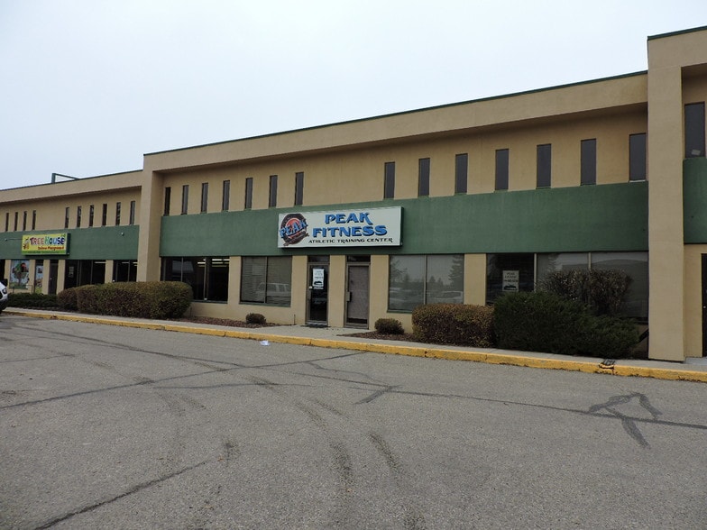 7710 50th Ave, Red Deer, AB à louer - Photo du bâtiment - Image 2 de 5