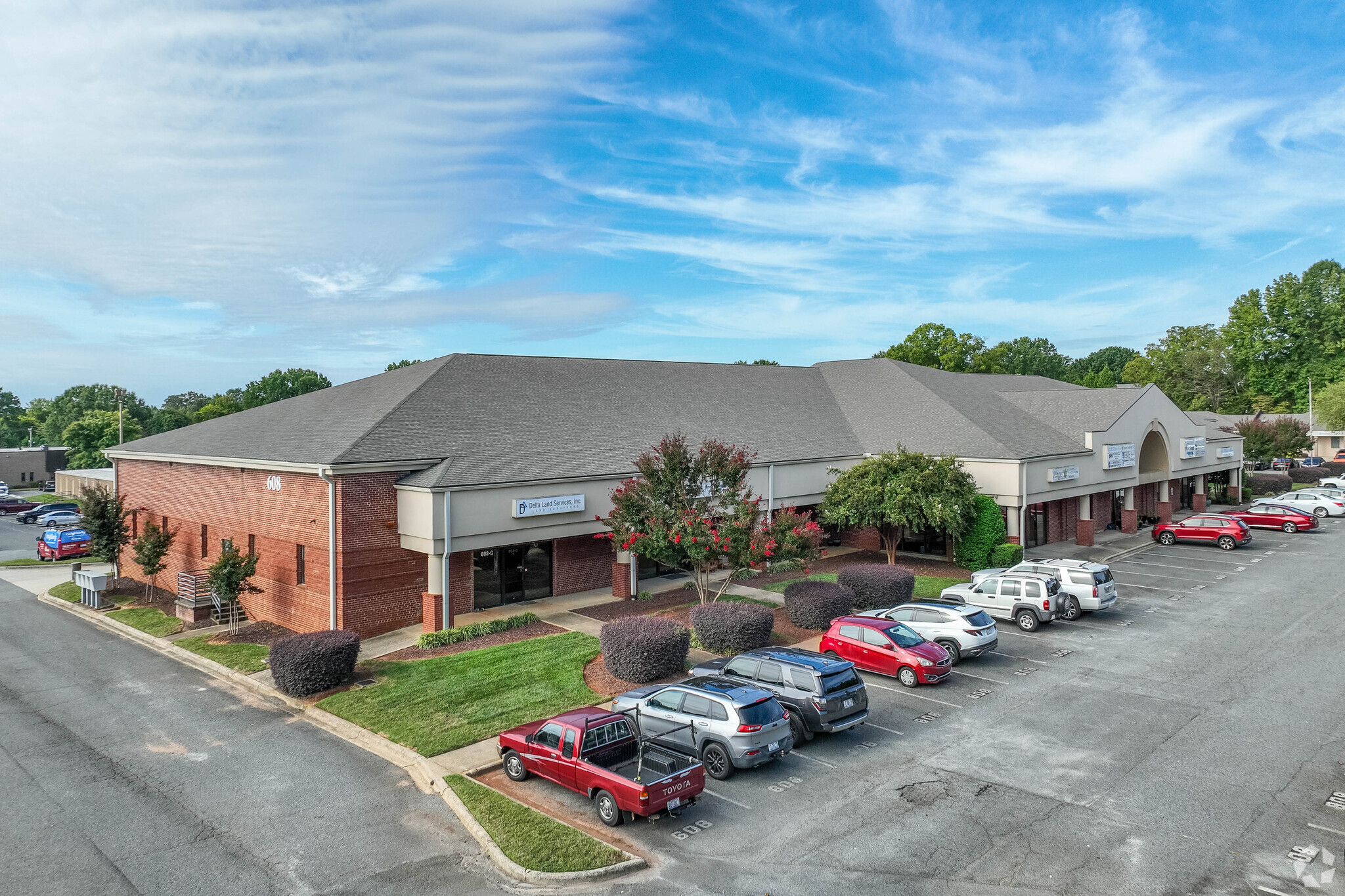 608 Matthews Mint Hill Rd, Matthews, NC for lease Primary Photo- Image 1 of 10