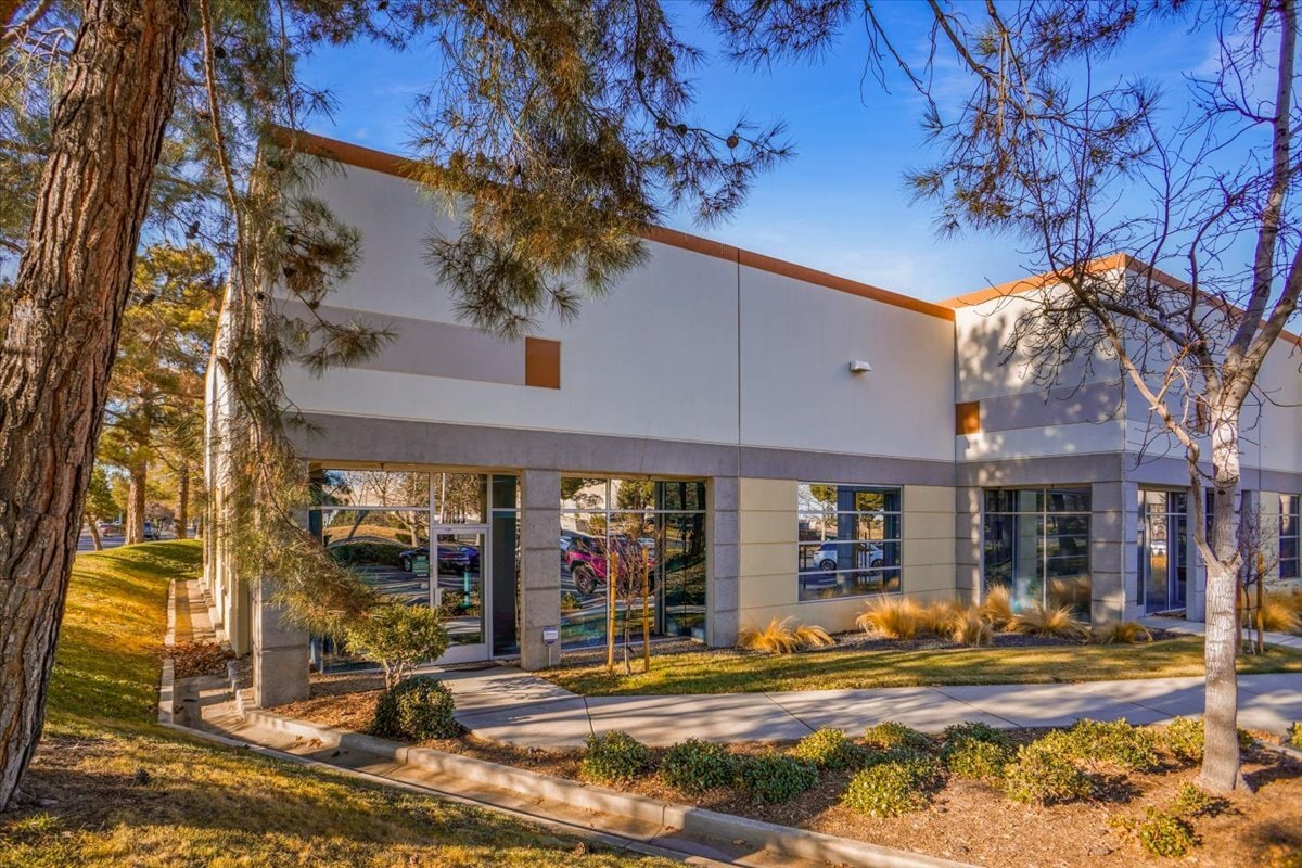 42913 Capital Dr, Lancaster, CA for lease Building Photo- Image 1 of 22
