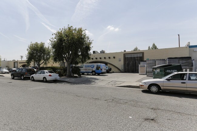 Plus de détails pour 14940-14954 Calvert St, Van Nuys, CA - Industriel à louer