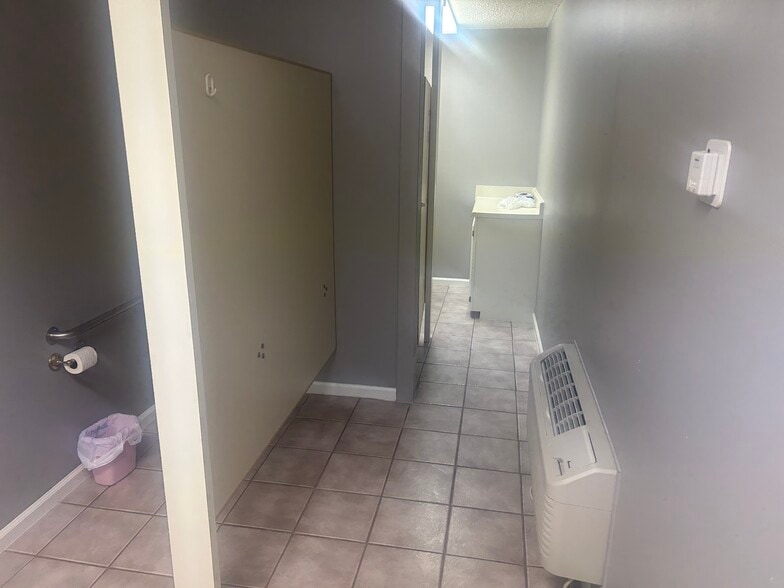 700 N 15th St, Ozark, AR à vendre - Photo intérieure - Image 2 de 15