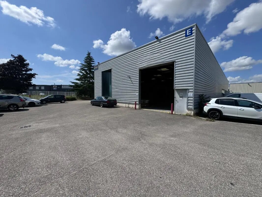 Bureau dans Chaponnay à louer Photo du bâtiment- Image 1 de 6