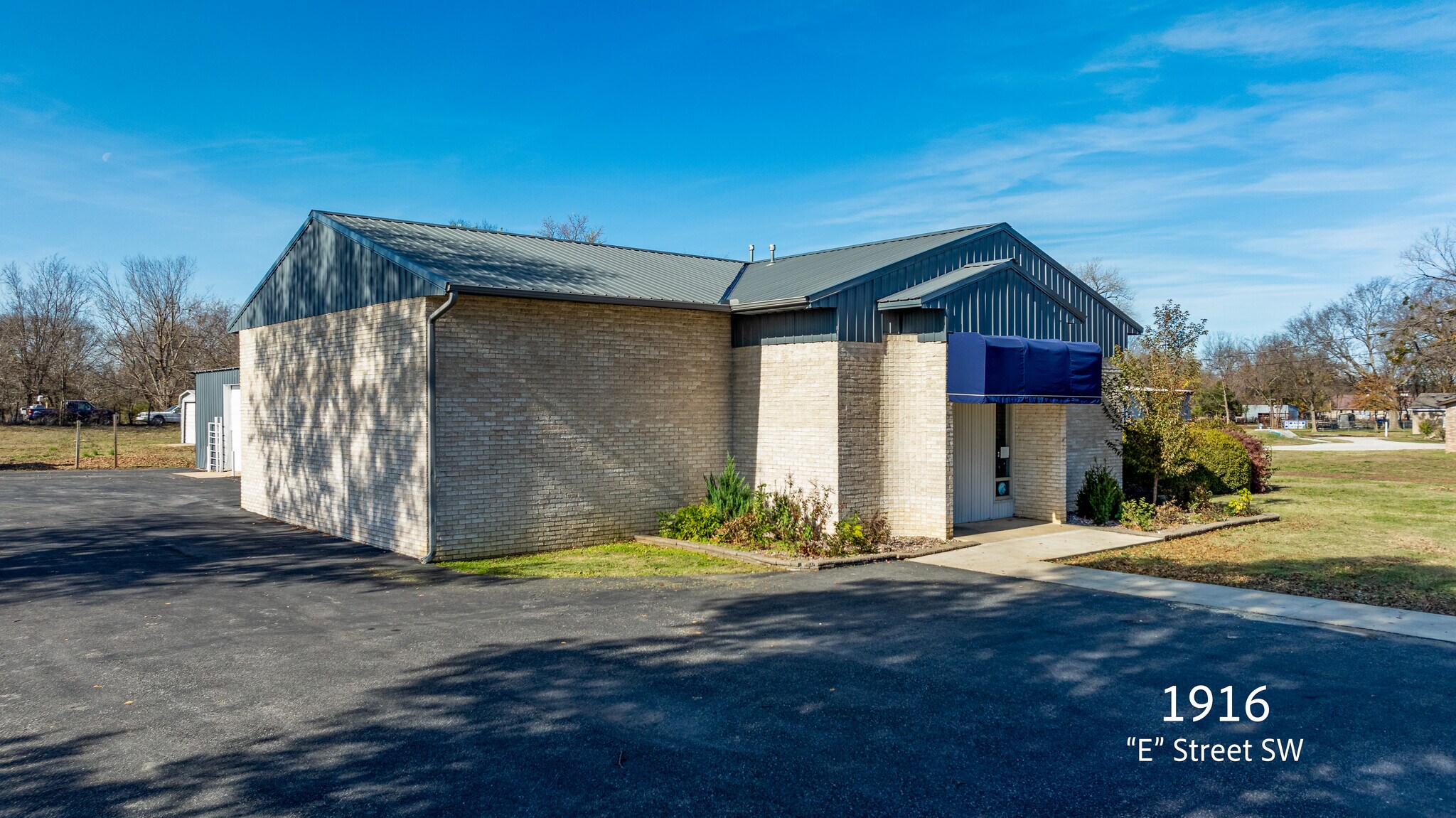 1916 E St NW, Miami, OK for sale Primary Photo- Image 1 of 49