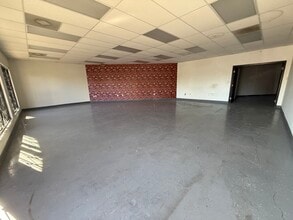 8841-8863 Canoga Ave, Canoga Park, CA à louer Photo intérieure- Image 2 de 6