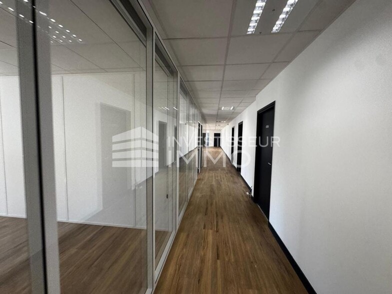 Office in Lognes for lease - Interior Photo - Image 3 of 7