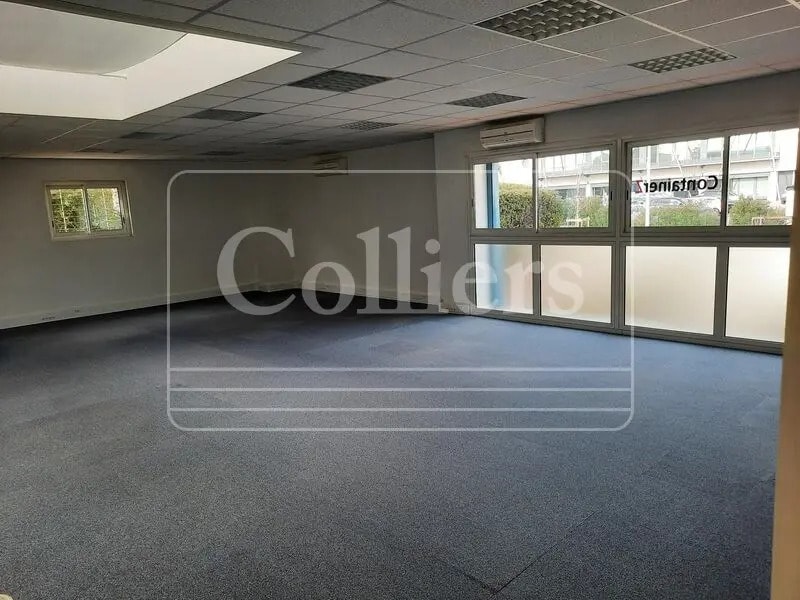 Office in Marseille for lease Interior Photo- Image 1 of 4