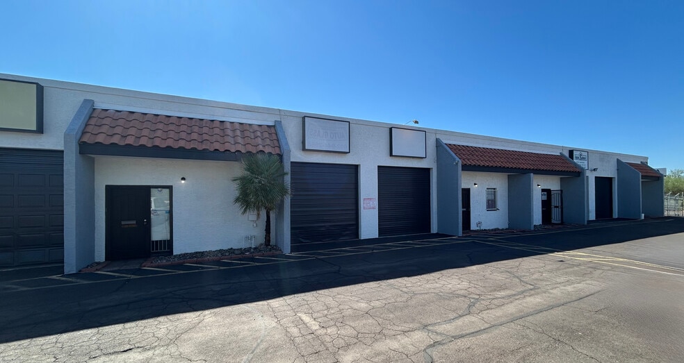10439 N Cave Creek Rd, Phoenix, AZ for lease - Building Photo - Image 3 of 4