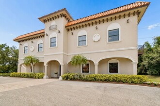 6730 W Linebaugh Ave, Tampa, FL à louer Photo intérieure- Image 1 de 9