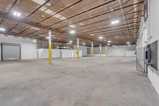 Plus de détails pour 325-337 W 75th Pl, Hialeah, FL - Industriel à louer