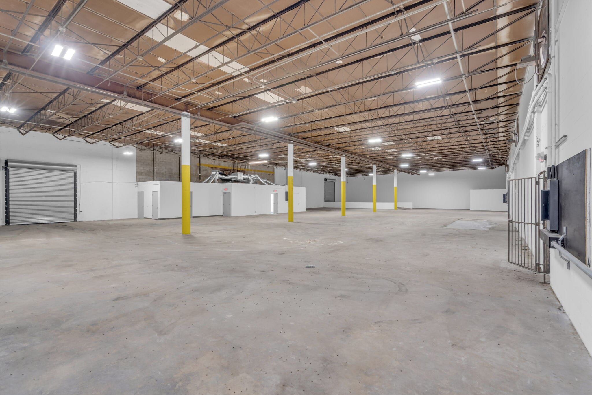 325-337 W 75th Pl, Hialeah, FL for lease Building Photo- Image 1 of 13