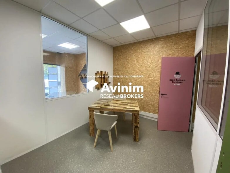 Retail in Grenoble for lease - Interior Photo - Image 3 of 7