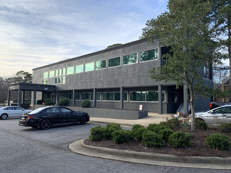 6736 Falls Of Neuse Rd, Raleigh, NC à louer - Photo du bâtiment - Image 2 de 21
