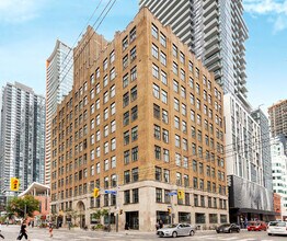 317 Adelaide St W, Toronto, ON à louer Photo du bâtiment- Image 1 de 2