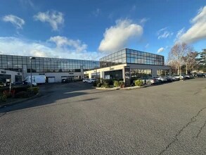 Office in Cergy for lease Building Photo- Image 1 of 6