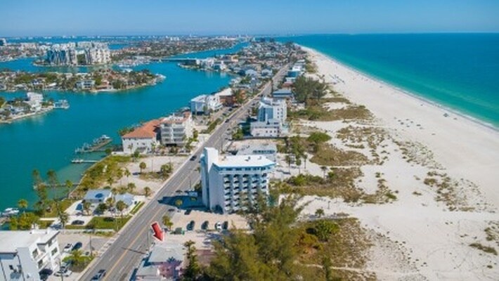 10200 Gulf Blvd, Treasure Island, FL à vendre - Photo du bâtiment - Image 3 de 14