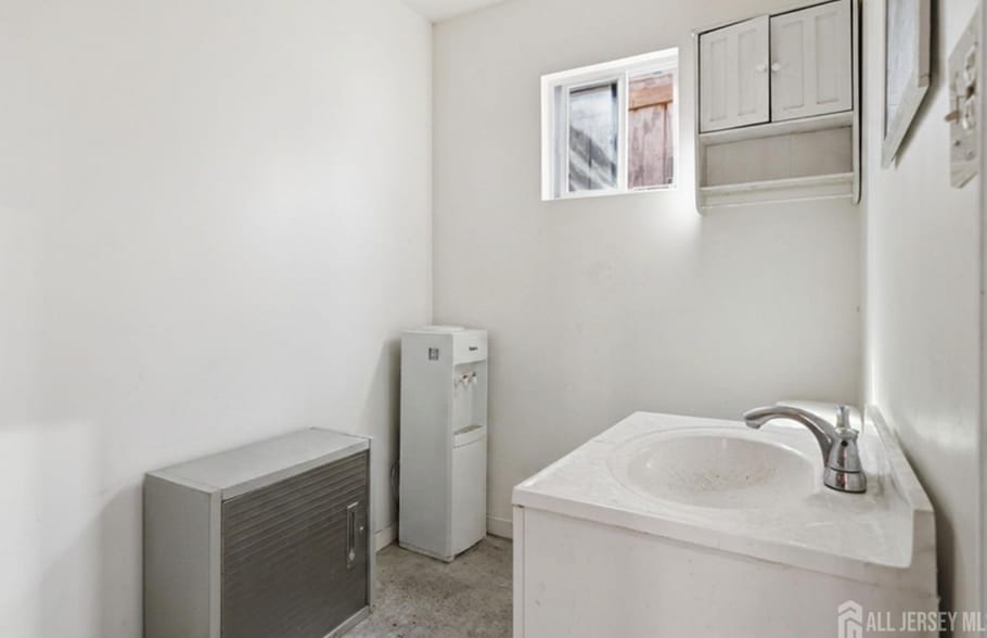 46 N Main St, Milltown, NJ à louer - Photo intérieure - Image 3 de 7