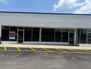 1100 N State St, Belvidere, IL for lease Interior Photo- Image 1 of 8
