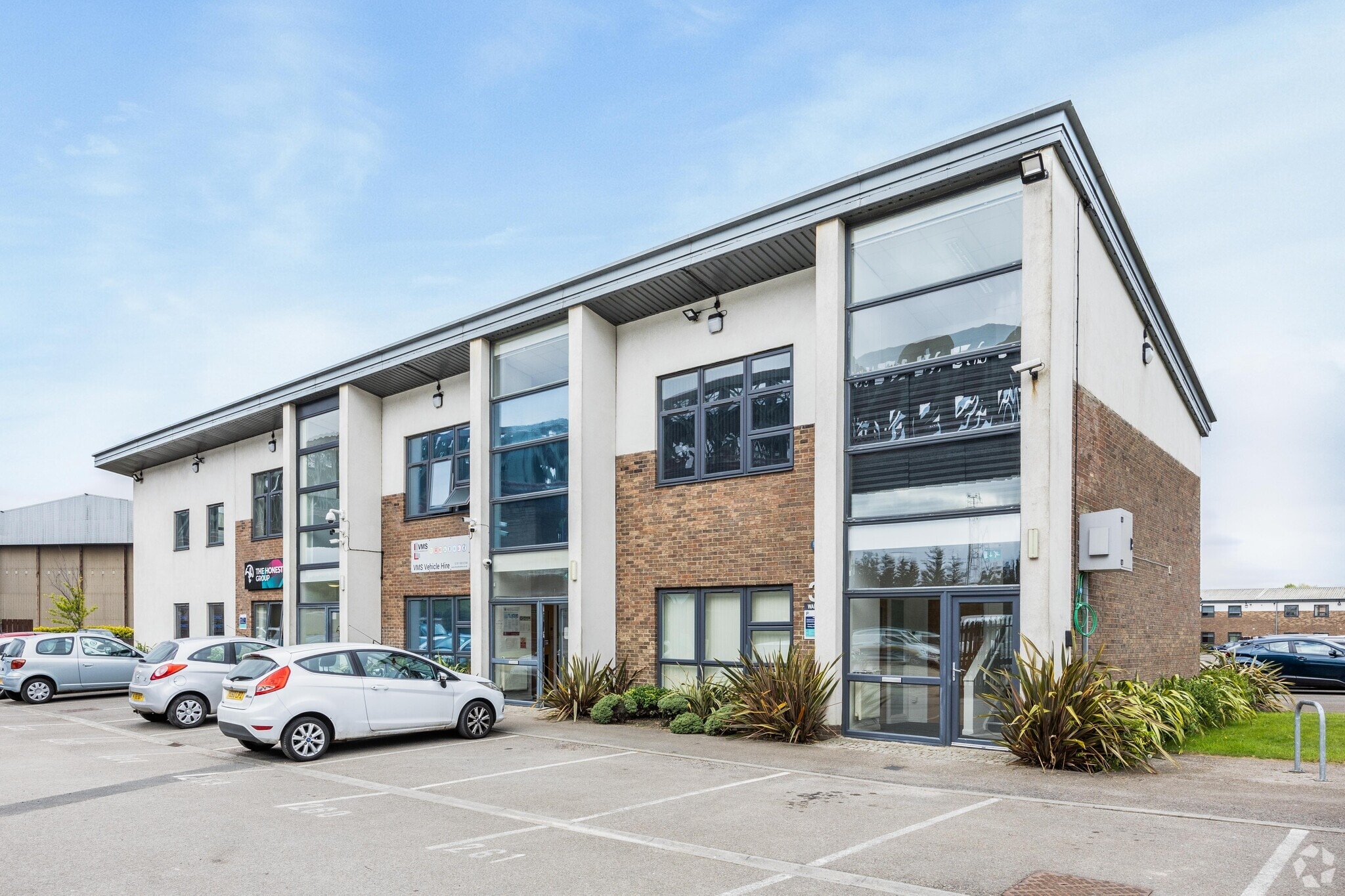 1-4 Austin Blvd, Sunderland for lease Primary Photo- Image 1 of 3