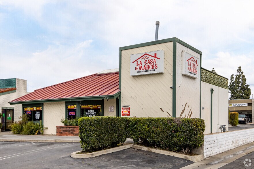 2521-2525 N Grand Ave, Santa Ana, CA à louer - Photo du bâtiment - Image 3 de 4