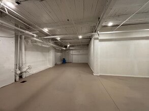 3502 SCOTTS Ln, Philadelphia, PA for lease Interior Photo- Image 2 of 3