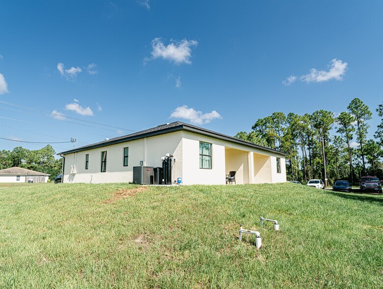 4657 25th St SW, Lehigh Acres, FL à vendre - Photo du bâtiment - Image 2 de 32
