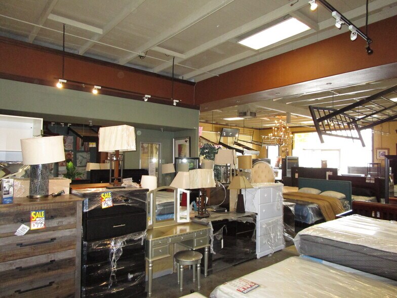 346 and 348 Orange Street Redlands portefeuille de 2 propriétés à vendre sur LoopNet.ca - Photo intérieure - Image 3 de 6