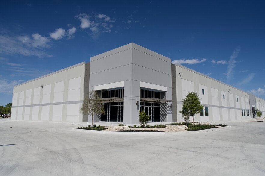 438 S Callaghan Rd, San Antonio, TX à louer - Photo du bâtiment - Image 2 de 16